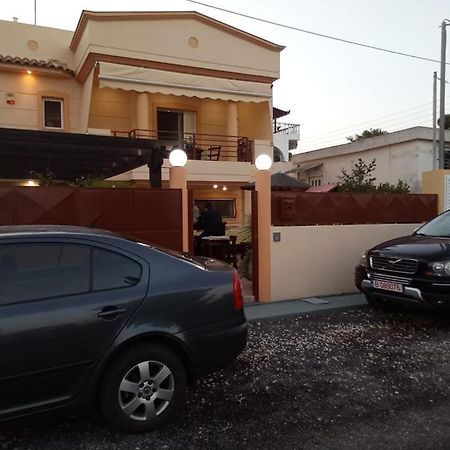 Villa Avatos - Near To The Port Of Rafina And The Airport Of Athens Agios Spyridon  外观 照片