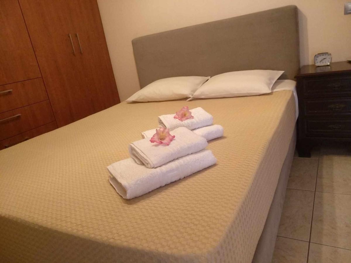 Villa Avatos - Near To The Port Of Rafina And The Airport Of Athens Agios Spyridon  外观 照片